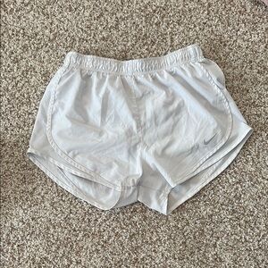 Nike White Athletic Shorts Lightweight Elastic Waist women’s size small